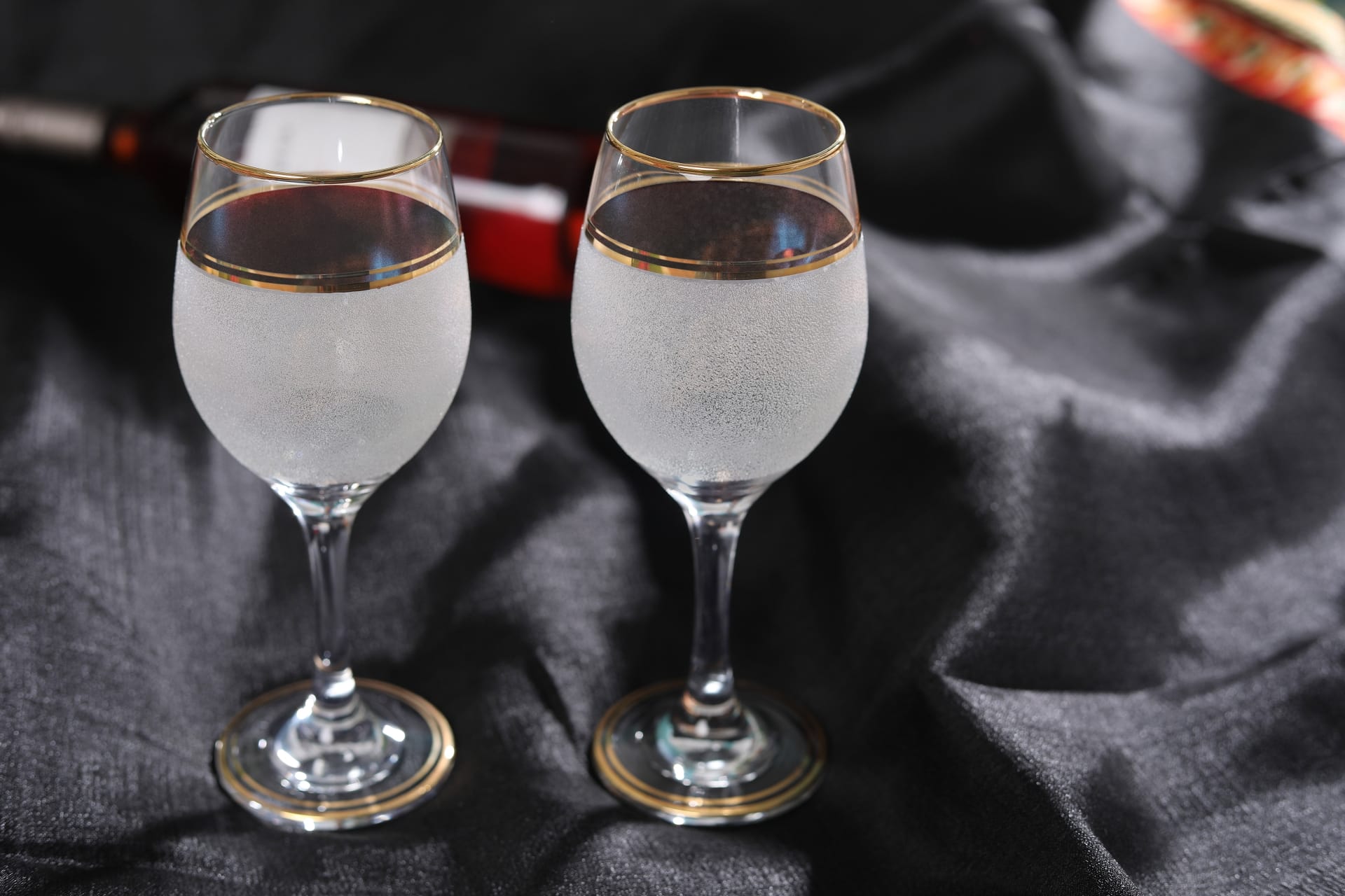 Viola Lustrous Wine Glass